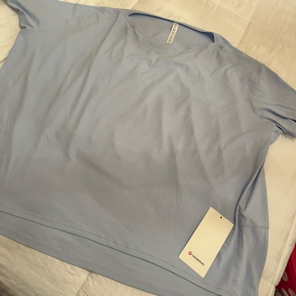 NWT LULULEMON T-Shirt